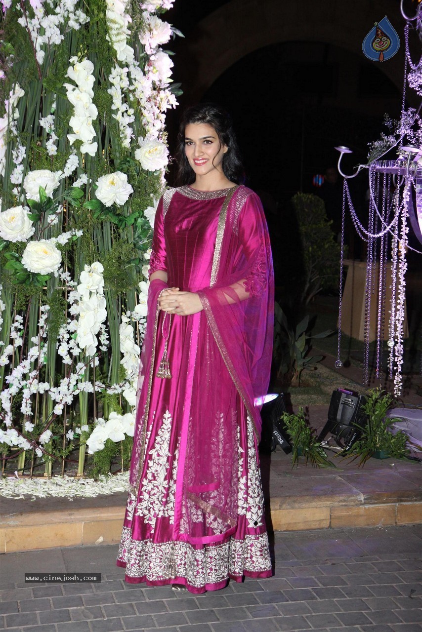 Celebs at Riddhi Malhotra n Tejas Talwalkar Sangeet Ceremony - 95 / 152 photos