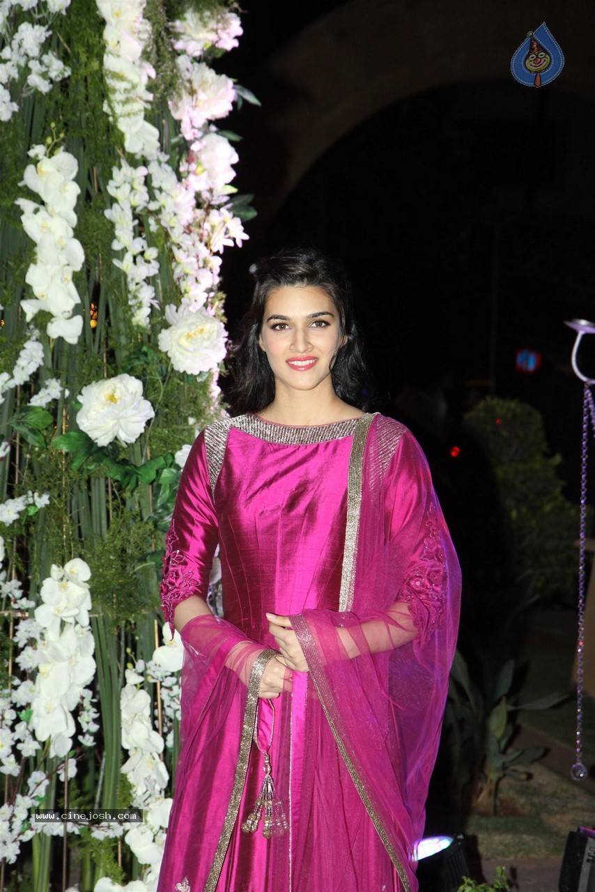Celebs at Riddhi Malhotra n Tejas Talwalkar Sangeet Ceremony - 97 / 152 photos