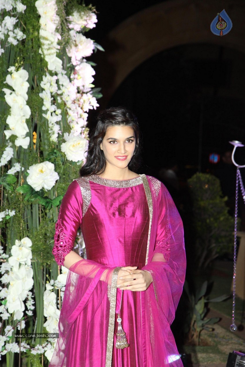 Celebs at Riddhi Malhotra n Tejas Talwalkar Sangeet Ceremony - 106 / 152 photos