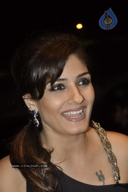 Celebs at Ritu Kumar Fashion Show - 29 / 80 photos