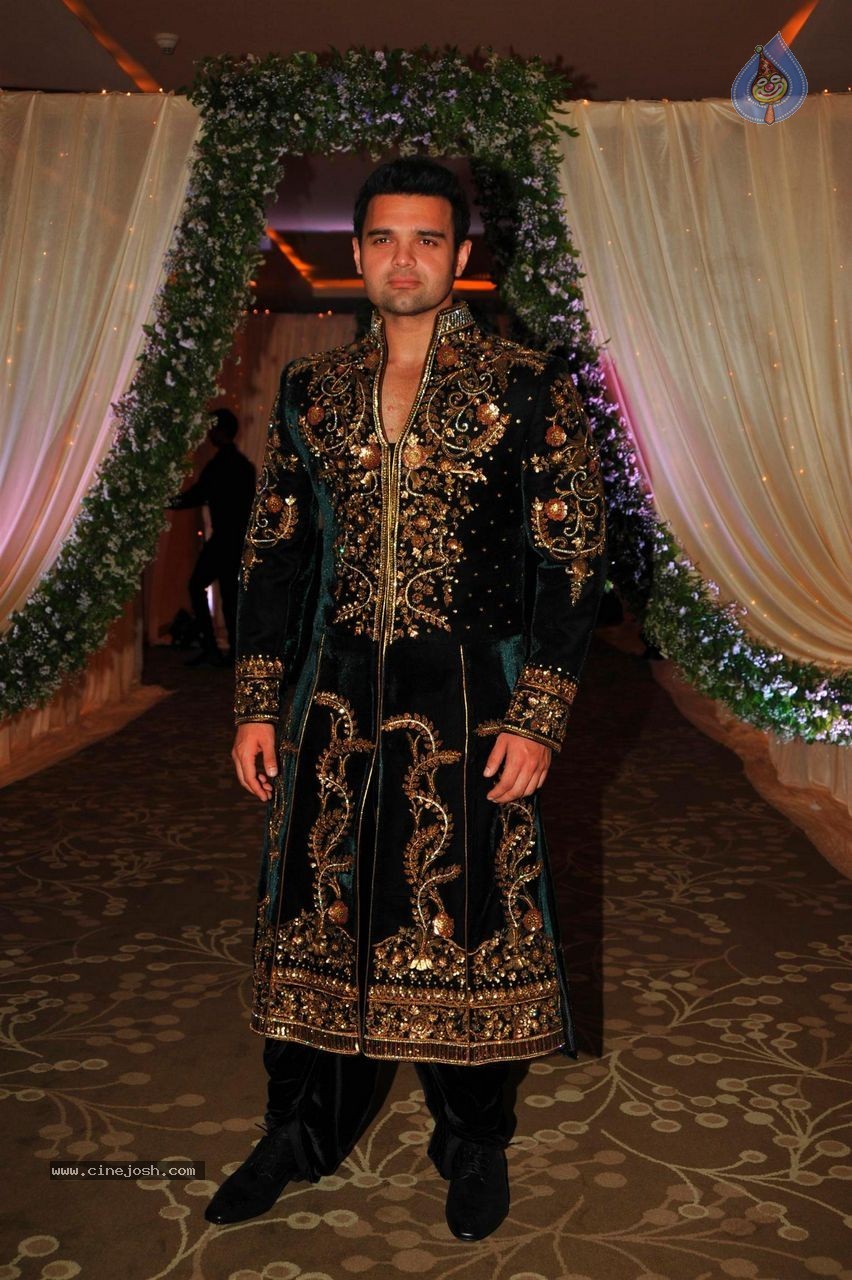 Celebs at Riyaz Gangji Libas Fashion Show - 25 / 64 photos