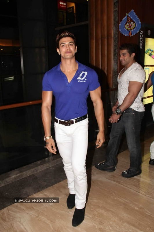 Celebs at Rohit Bal Birthday Bash - 31 / 32 photos