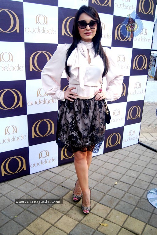 Celebs at RWITC Inaugural Race Day - 1 / 44 photos