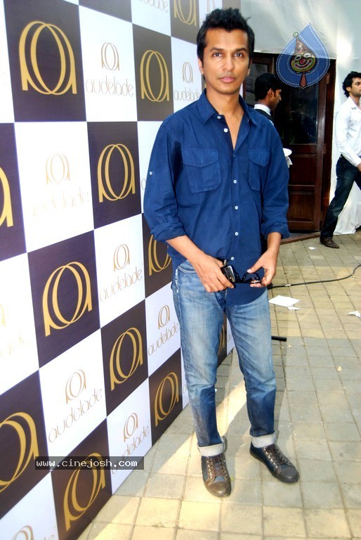 Celebs at RWITC Inaugural Race Day - 4 / 44 photos