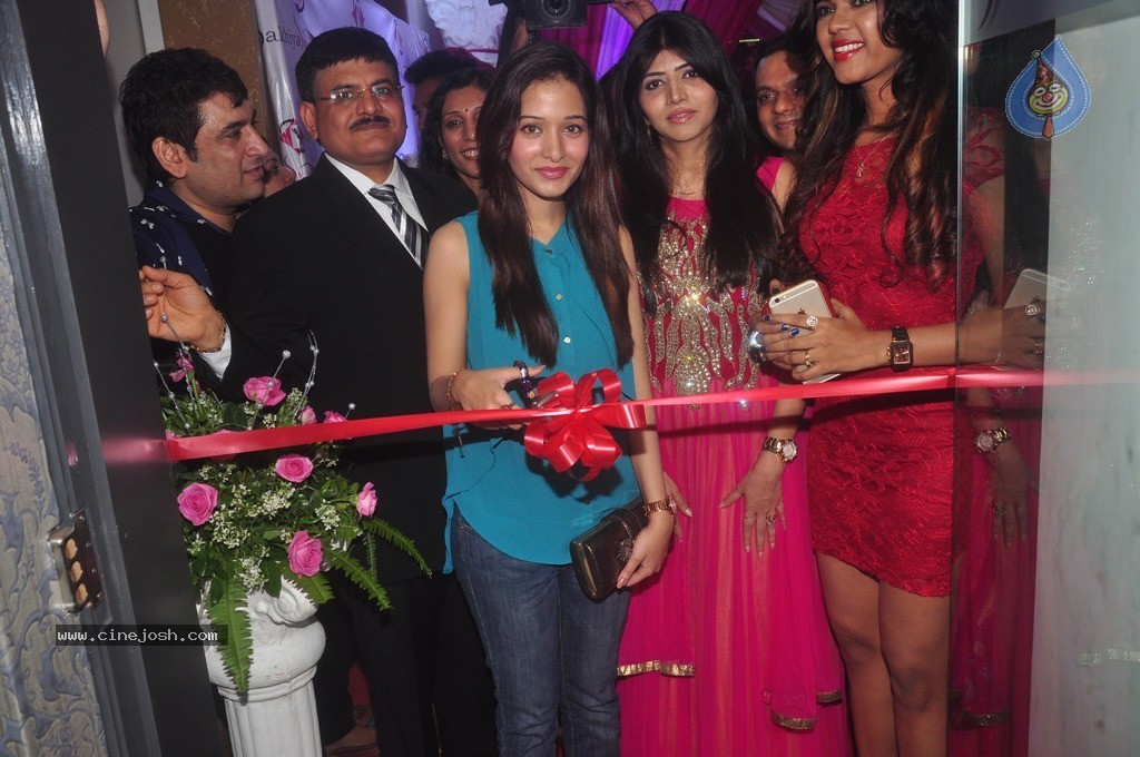 Celebs at Sakhiya Skin Clinic Launch - 27 / 54 photos
