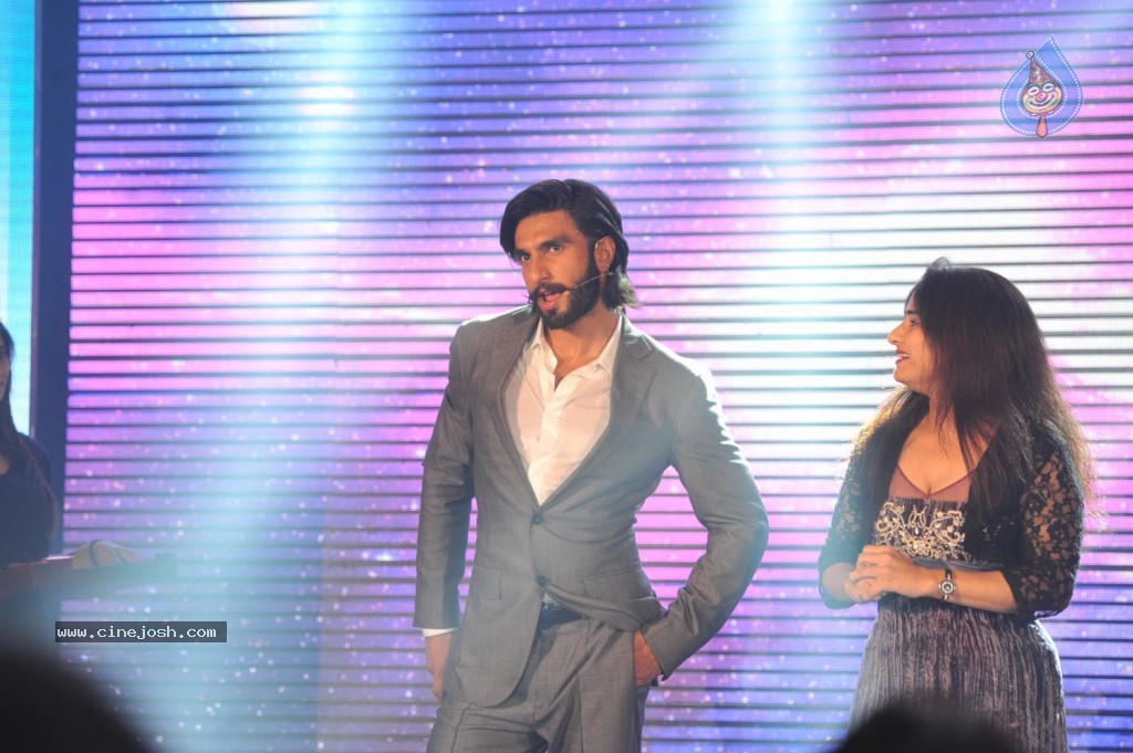 Celebs at Samsung Galaxy S4 Launch - 20 / 58 photos