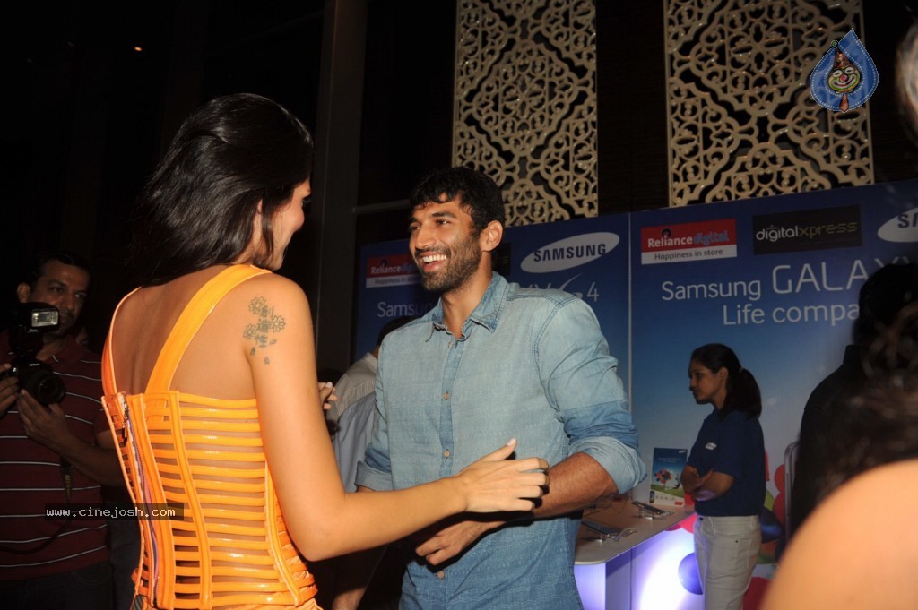 Celebs at Samsung Galaxy S4 Launch - 33 / 58 photos