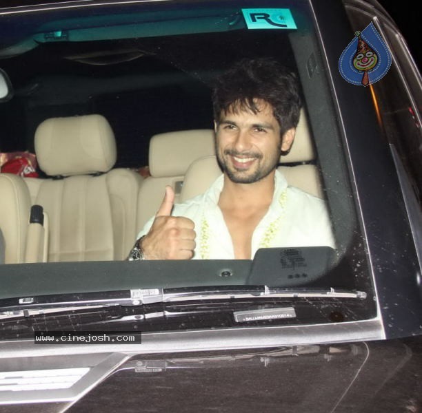 Celebs at Shahrukh Khan Holi party - 24 / 50 photos