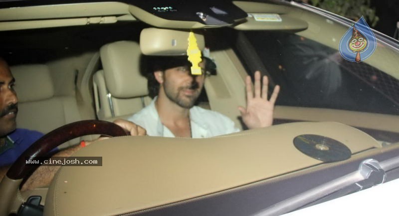 Celebs at Shahrukh Khan Holi party - 26 / 50 photos