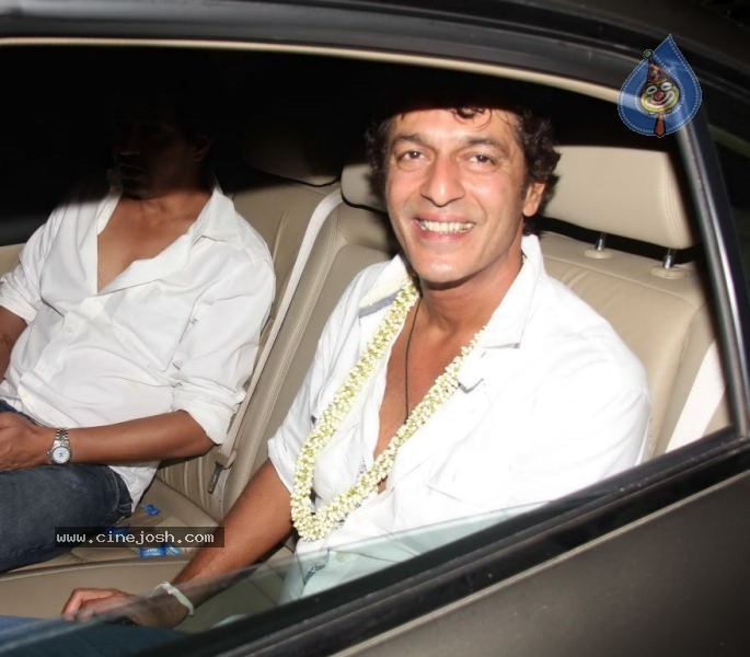 Celebs at Shahrukh Khan Holi party - 41 / 50 photos