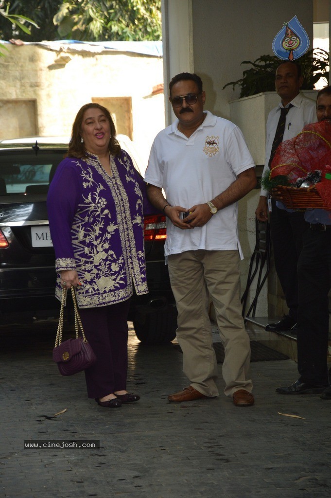 Celebs at Shashi Kapoor Christmas Party - 27 / 59 photos