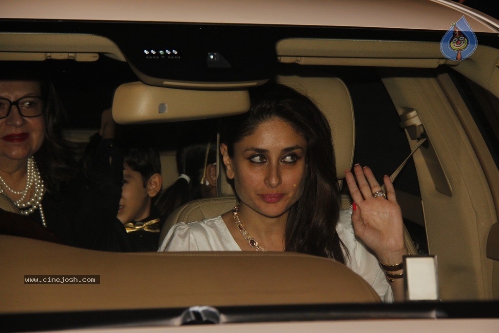 Celebs at Shashi Kapoor Christmas Party - 32 / 59 photos