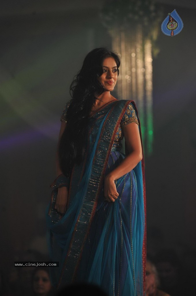 Celebs at Shehnai 2013 Show - 33 / 81 photos