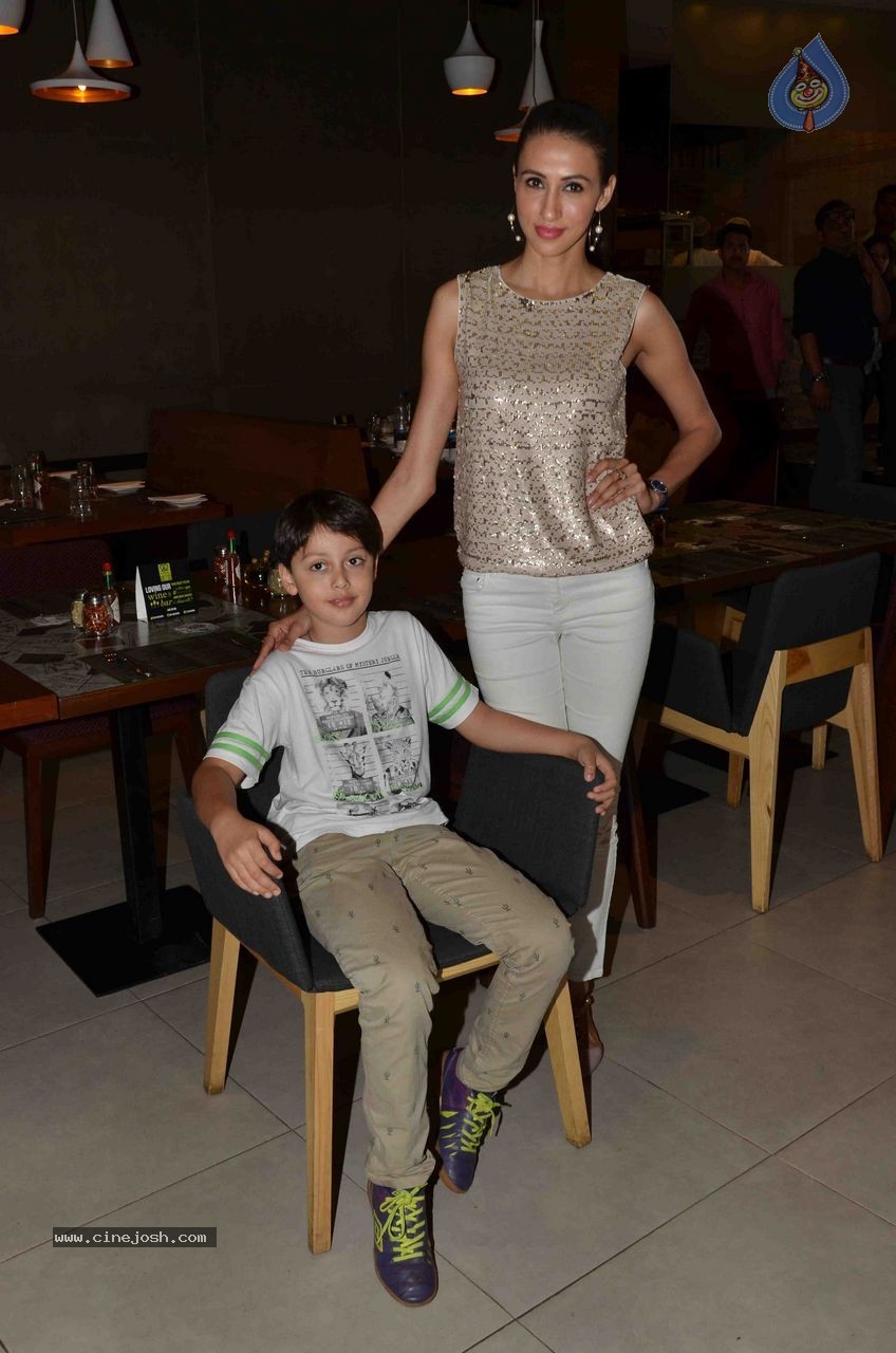 Celebs at Shine Young 2015 Launch - 28 / 31 photos