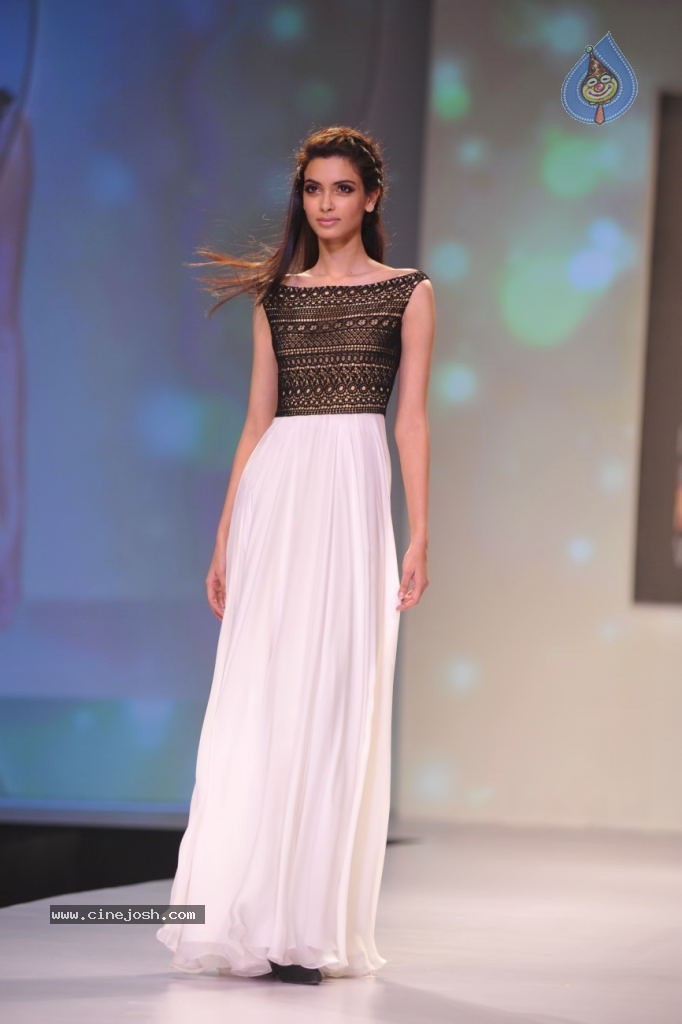 Celebs at Signature International Fashion Week 2013 - 128 / 132 photos