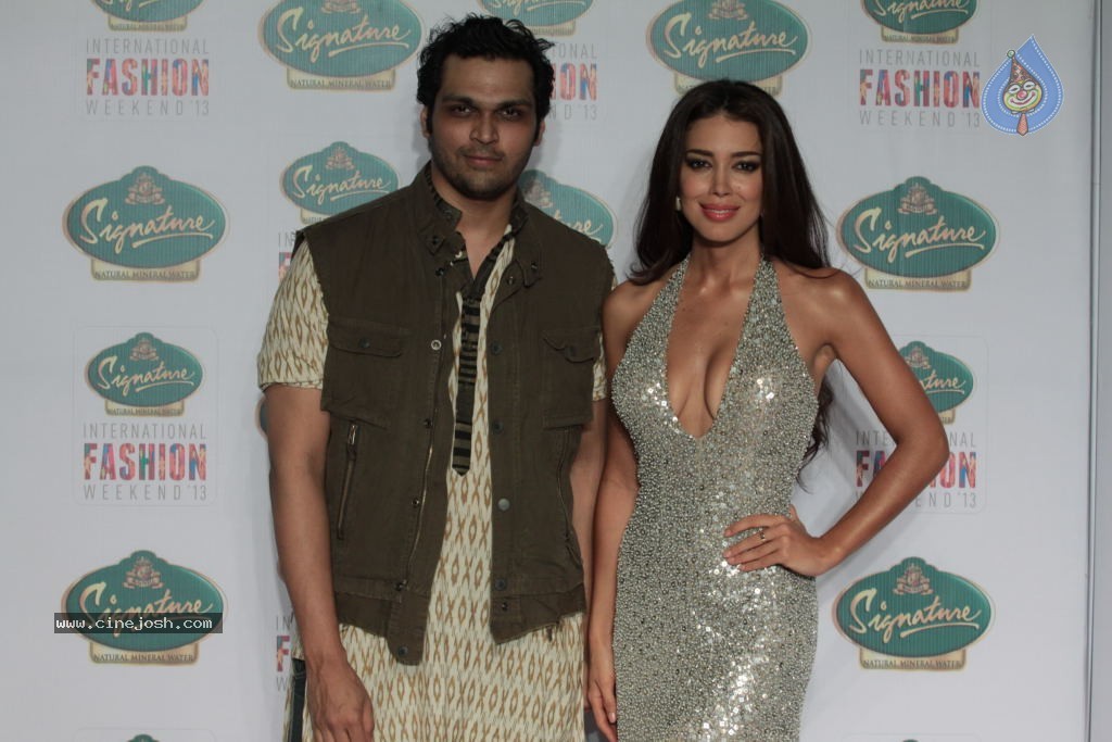Celebs at Signature International Fashion Week 2013 - 129 / 132 photos