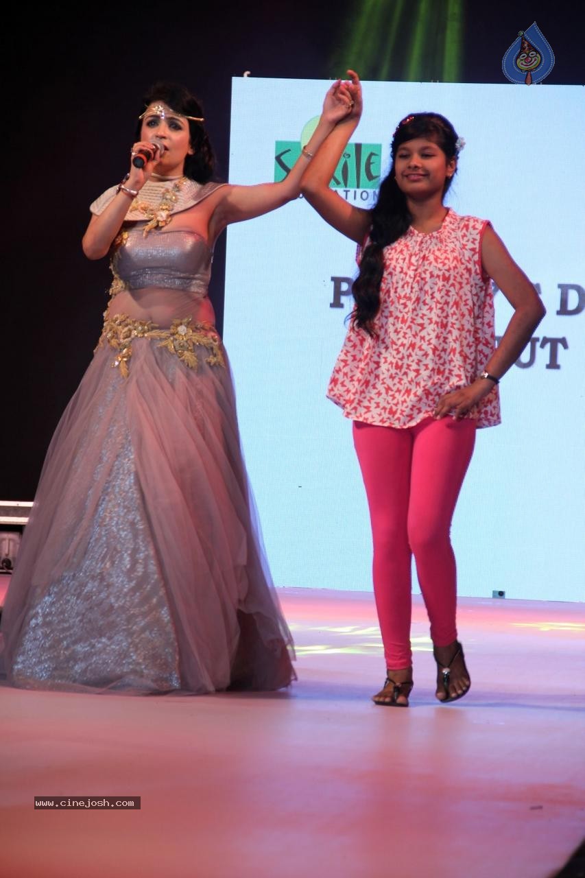 Celebs at Smile Foundation Ramp for Champs Show 01 - 17 / 98 photos