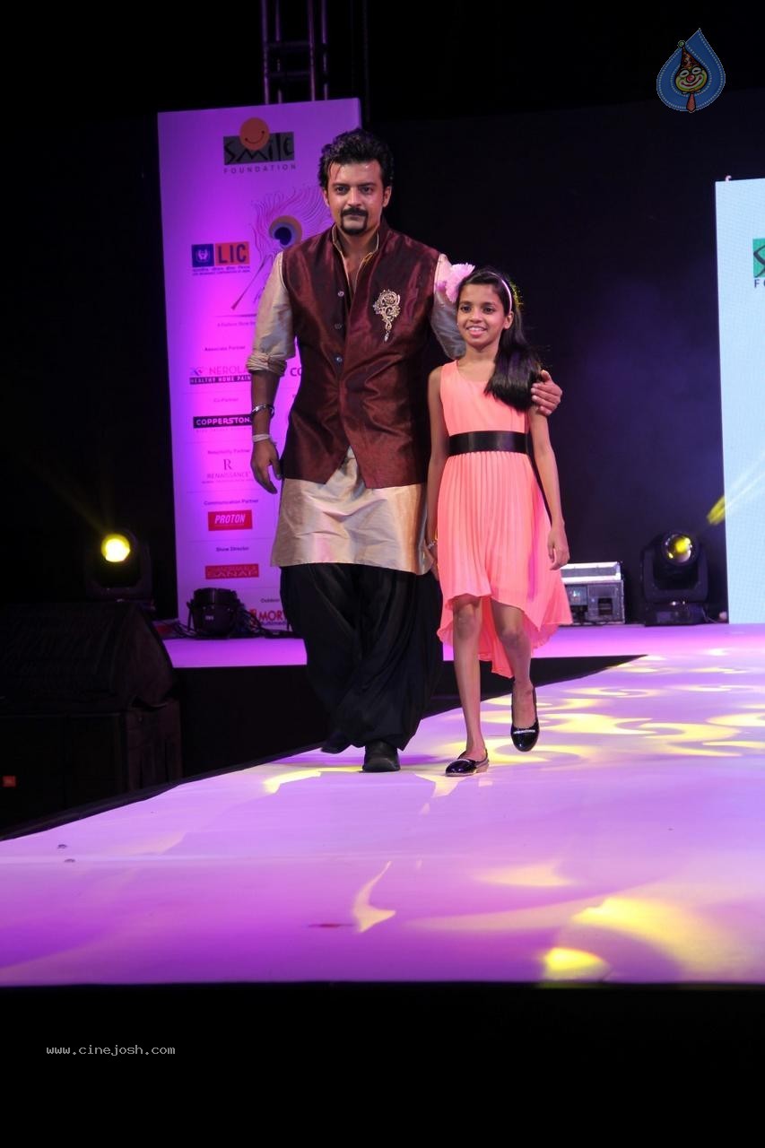 Celebs at Smile Foundation Ramp for Champs Show 01 - 22 / 98 photos