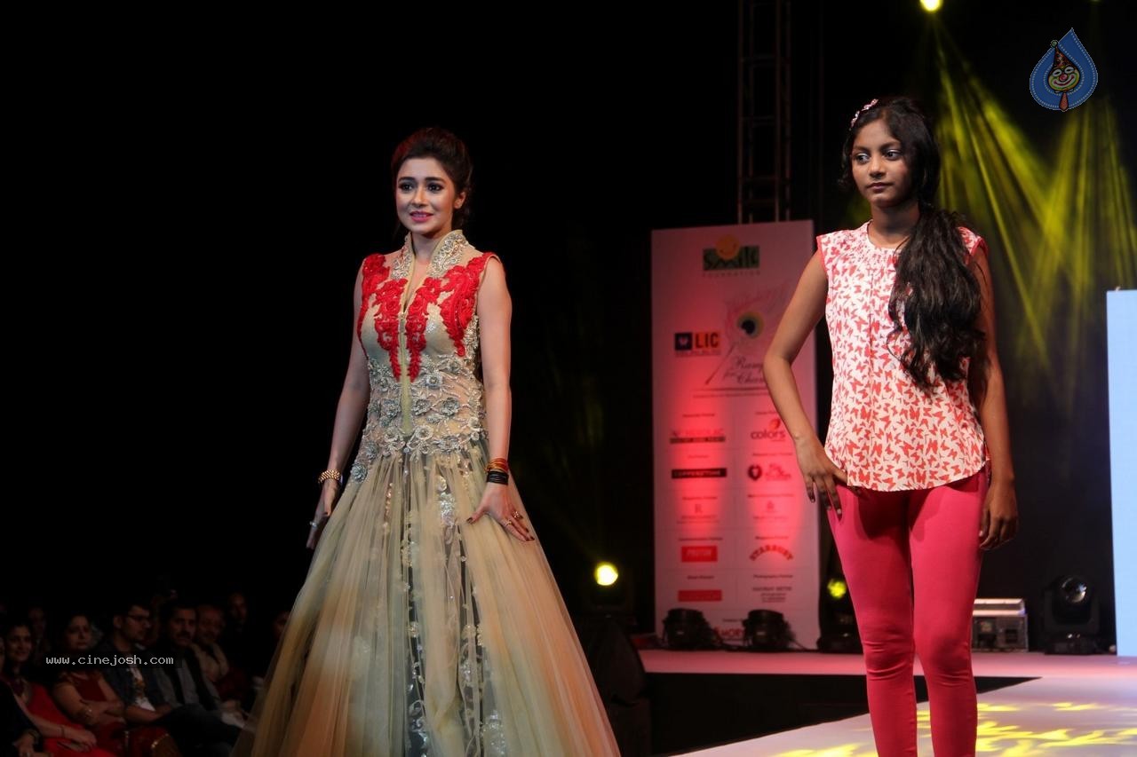 Celebs at Smile Foundation Ramp for Champs Show 01 - 57 / 98 photos