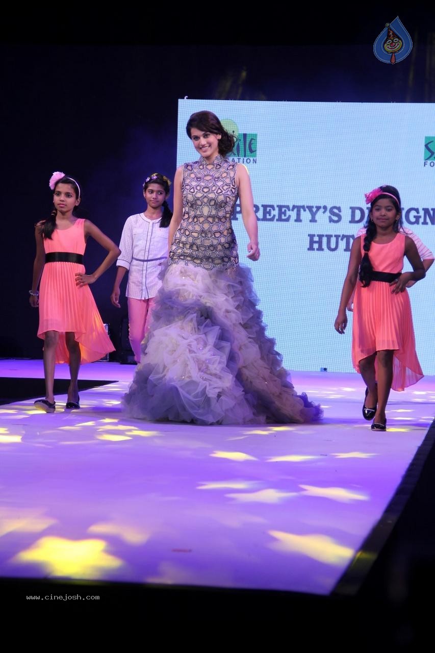 Celebs at Smile Foundation Ramp for Champs Show 01 - 87 / 98 photos