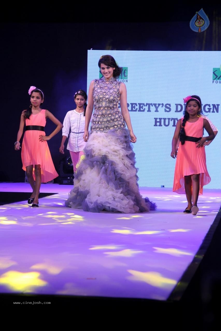 Celebs at Smile Foundation Ramp for Champs Show 01 - 89 / 98 photos