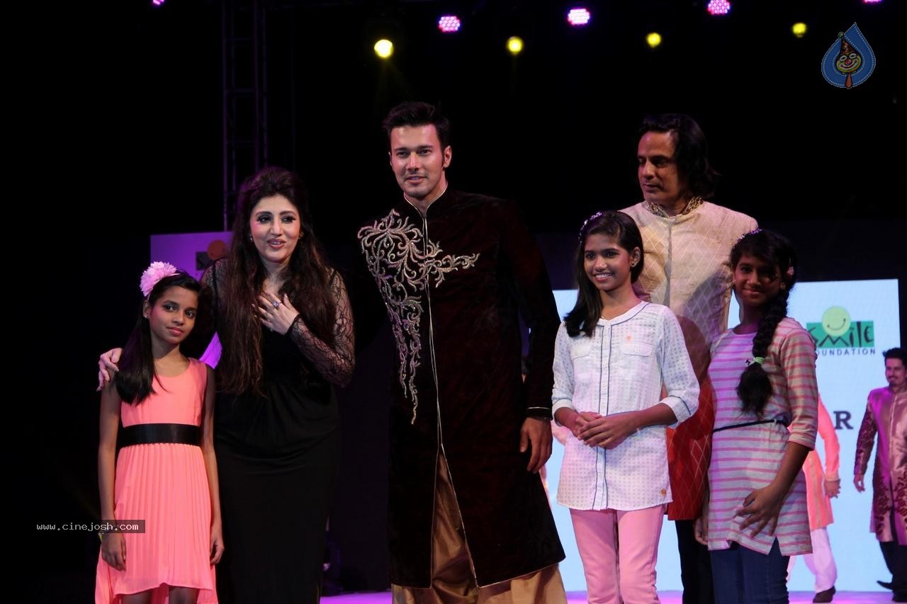 Celebs at Smile Foundation Ramp for Champs Show 02 - 43 / 98 photos