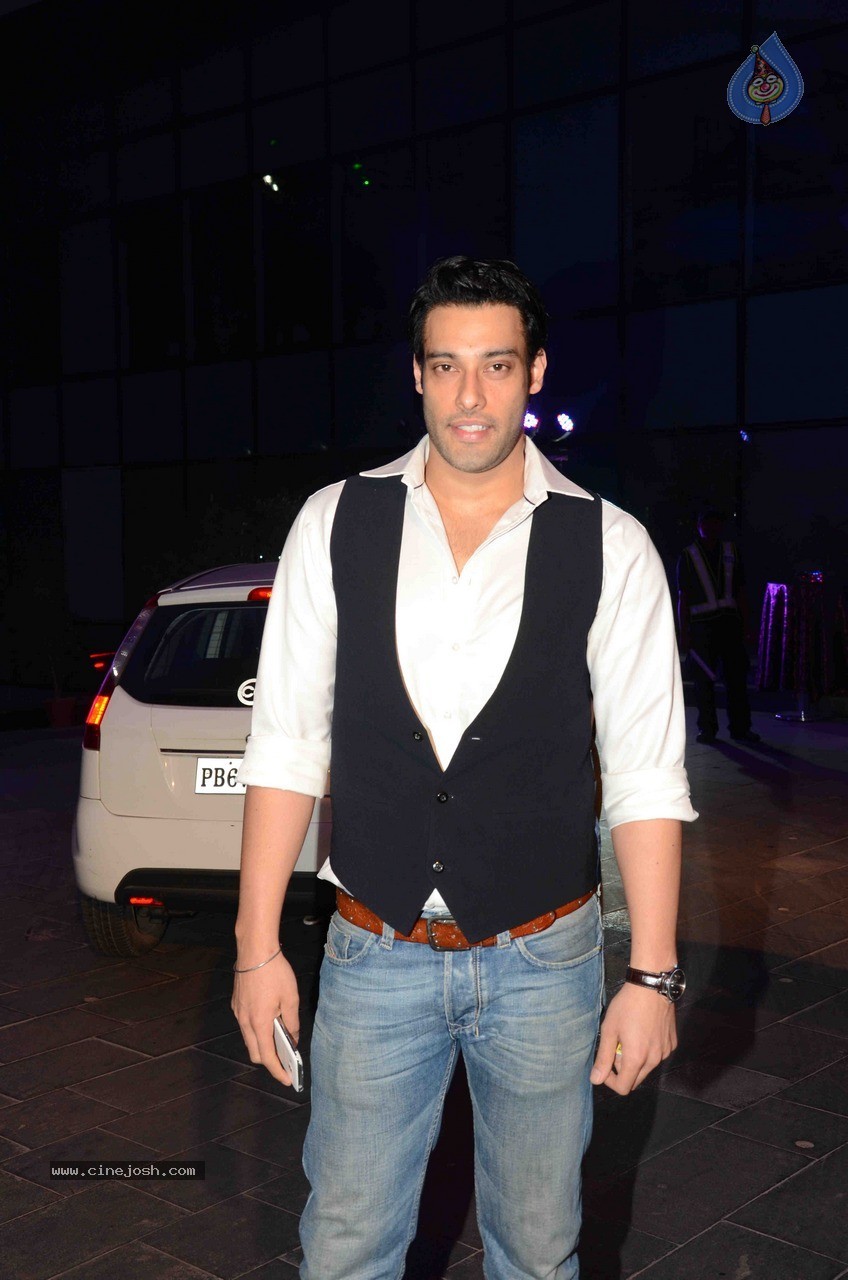 Celebs at Smita Thackeray Son Wedding Reception - 33 / 120 photos