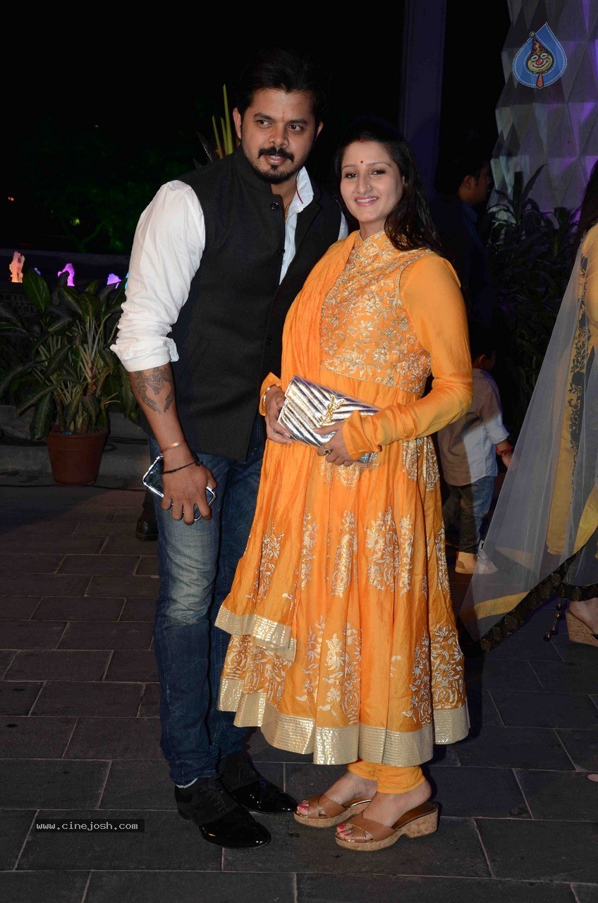 Celebs at Smita Thackeray Son Wedding Reception - 41 / 120 photos