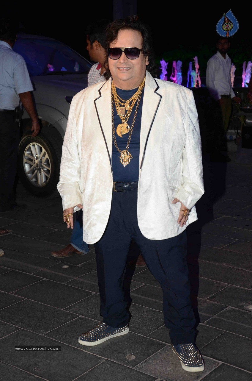Celebs at Smita Thackeray Son Wedding Reception - 60 / 120 photos