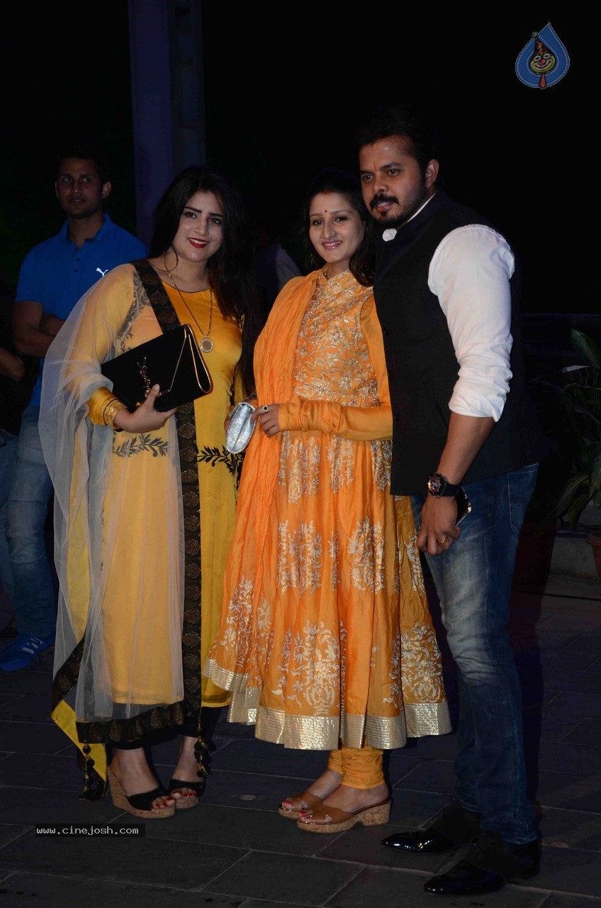 Celebs at Smita Thackeray Son Wedding Reception - 65 / 120 photos