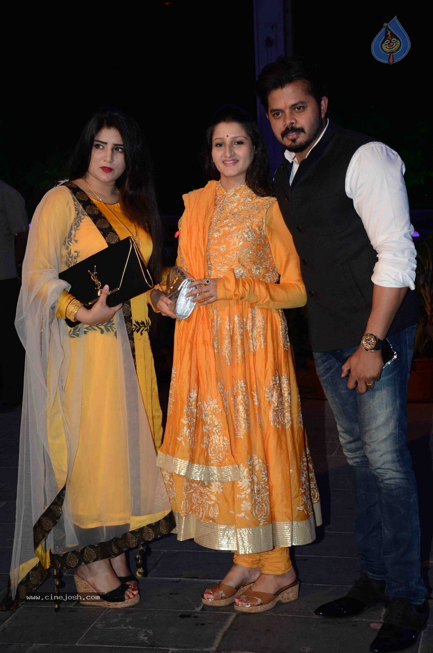 Celebs at Smita Thackeray Son Wedding Reception - 67 / 120 photos