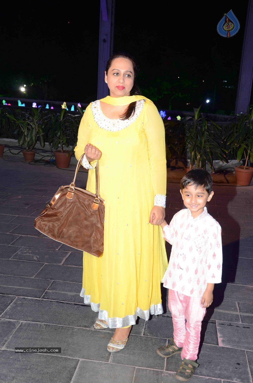 Celebs at Smita Thackeray Son Wedding Reception - 88 / 120 photos