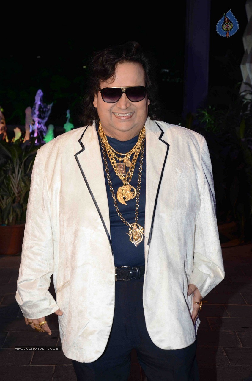 Celebs at Smita Thackeray Son Wedding Reception - 104 / 120 photos