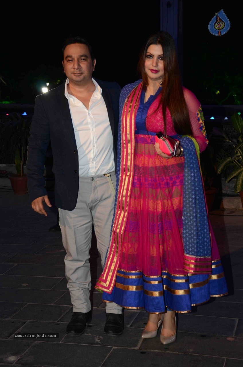 Celebs at Smita Thackeray Son Wedding Reception - 110 / 120 photos
