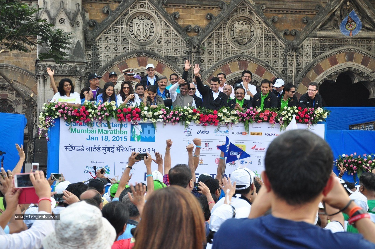 Celebs at Standard Chartered Mumbai Marathon 2015 - 26 / 60 photos