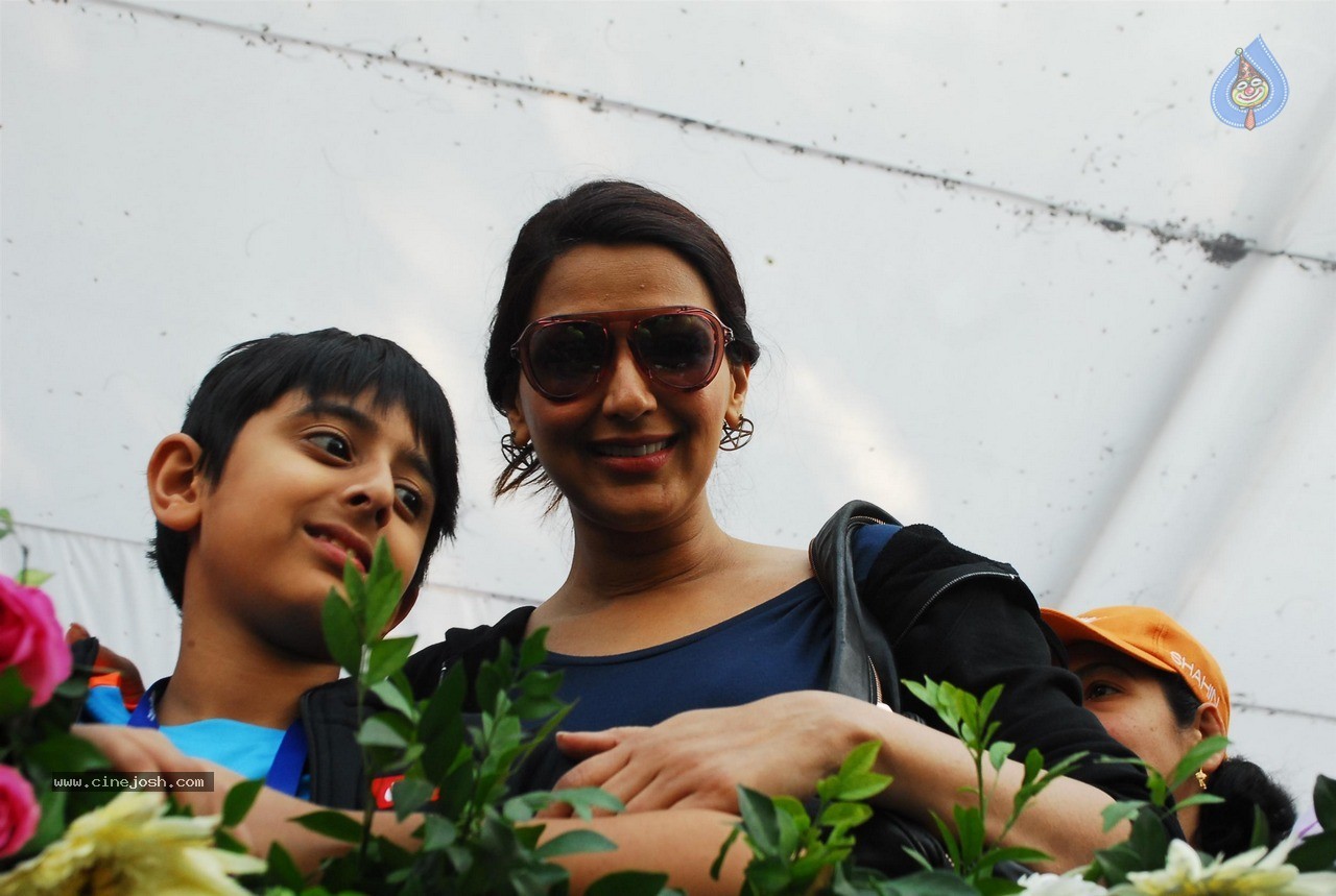 Celebs at Standard Chartered Mumbai Marathon 2015 - 29 / 60 photos