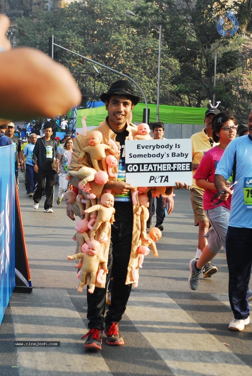 Celebs at Standard Chartered Mumbai Marathon 2015 - 30 / 60 photos