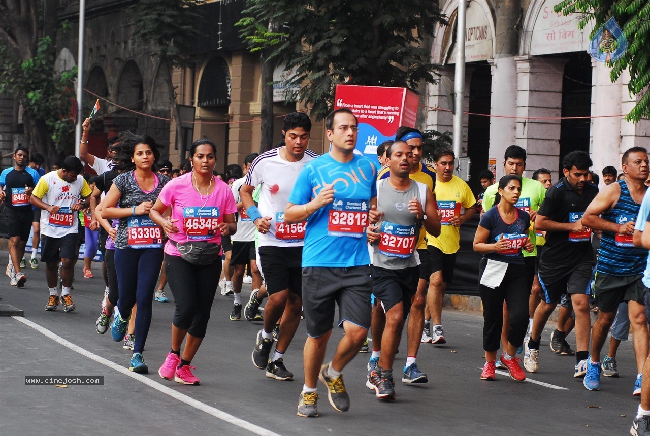 Celebs at Standard Chartered Mumbai Marathon 2015 - 31 / 60 photos