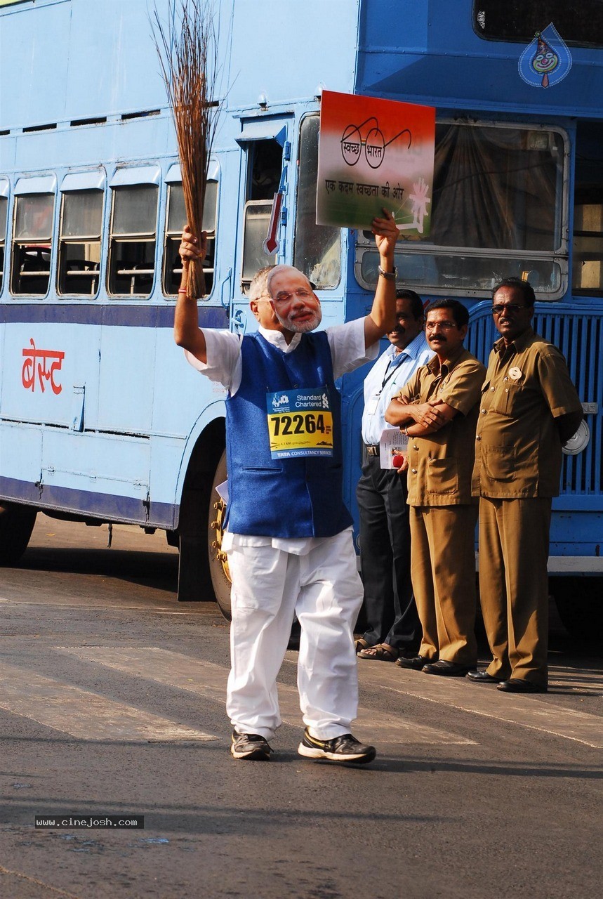 Celebs at Standard Chartered Mumbai Marathon 2015 - 33 / 60 photos