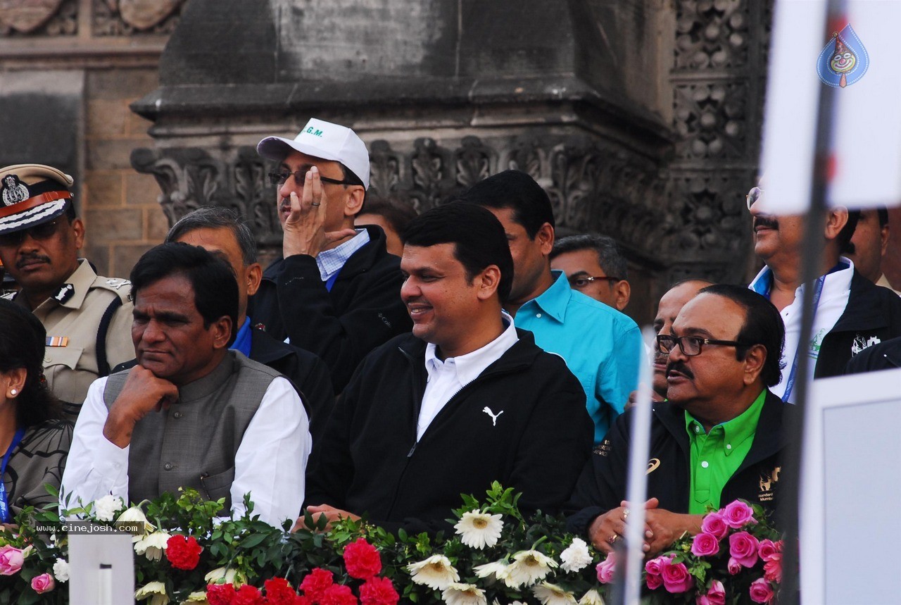 Celebs at Standard Chartered Mumbai Marathon 2015 - 35 / 60 photos