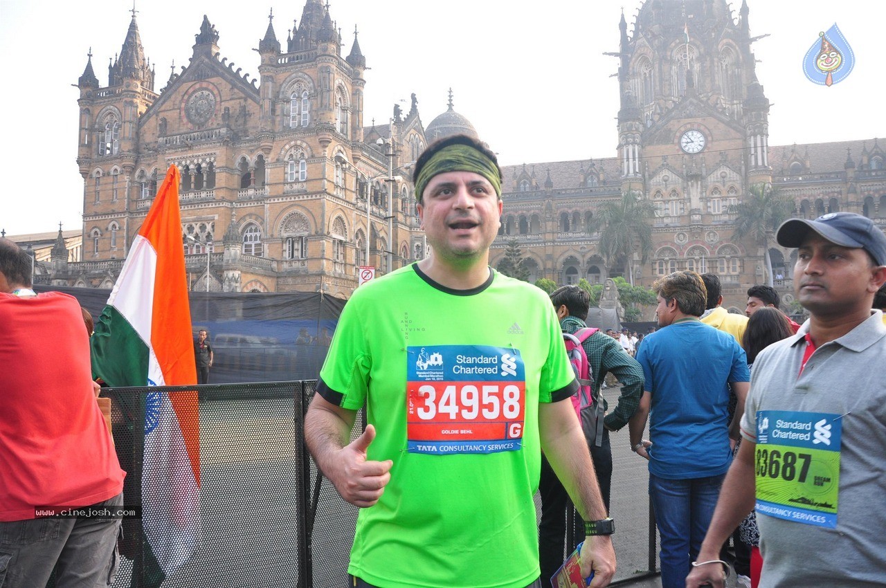 Celebs at Standard Chartered Mumbai Marathon 2015 - 42 / 60 photos