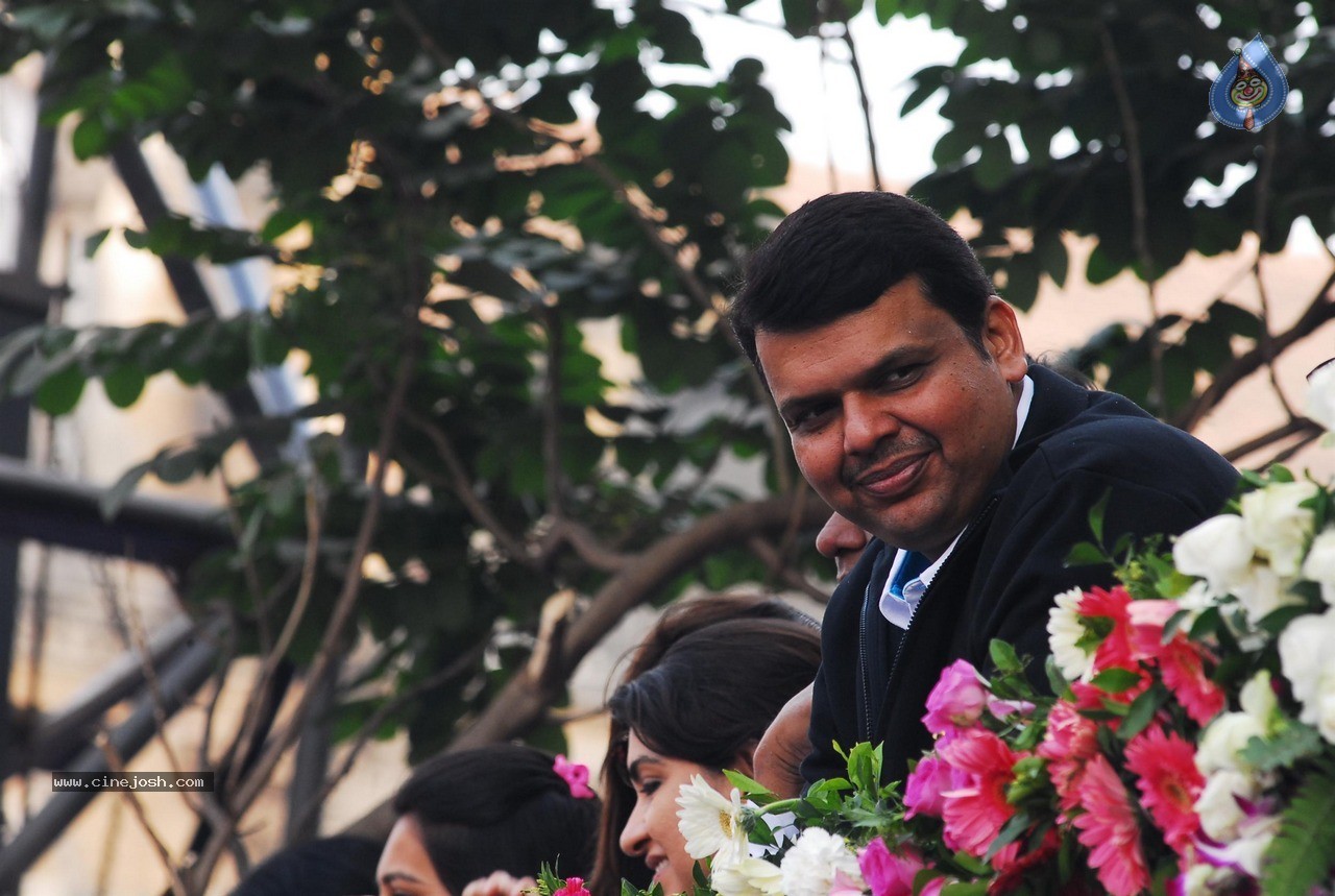 Celebs at Standard Chartered Mumbai Marathon 2015 - 43 / 60 photos