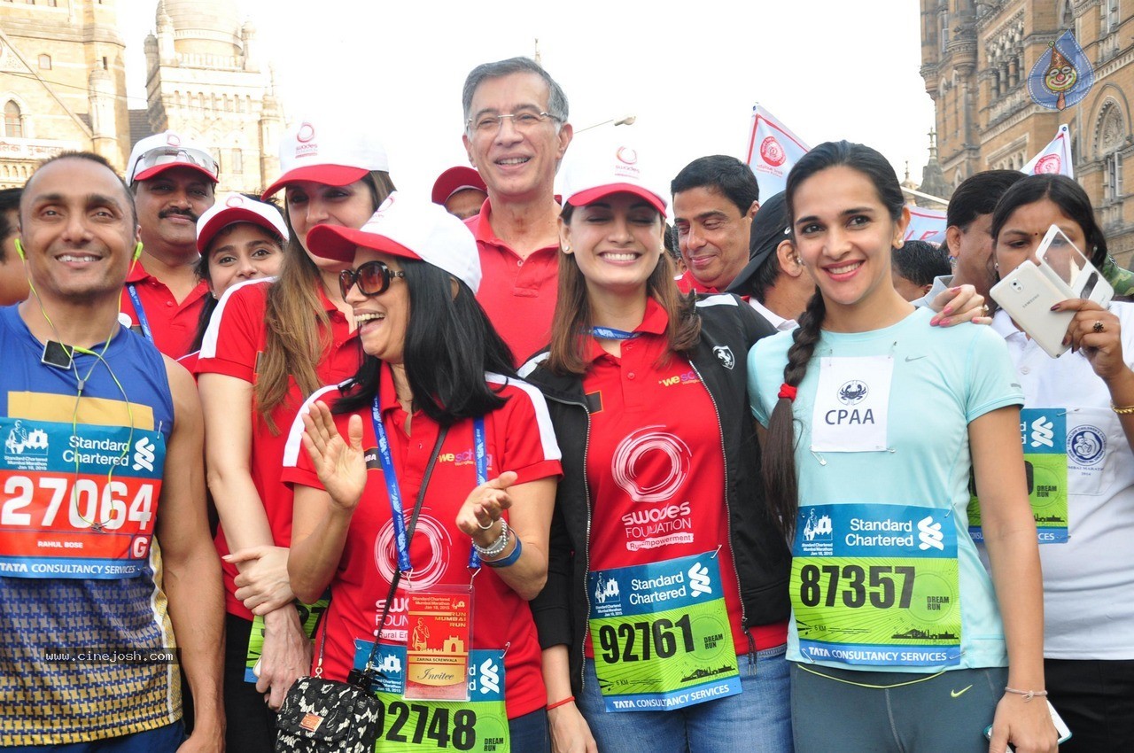 Celebs at Standard Chartered Mumbai Marathon 2015 - 52 / 60 photos