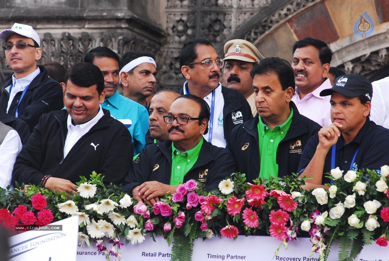 Celebs at Standard Chartered Mumbai Marathon 2015 - 55 / 60 photos
