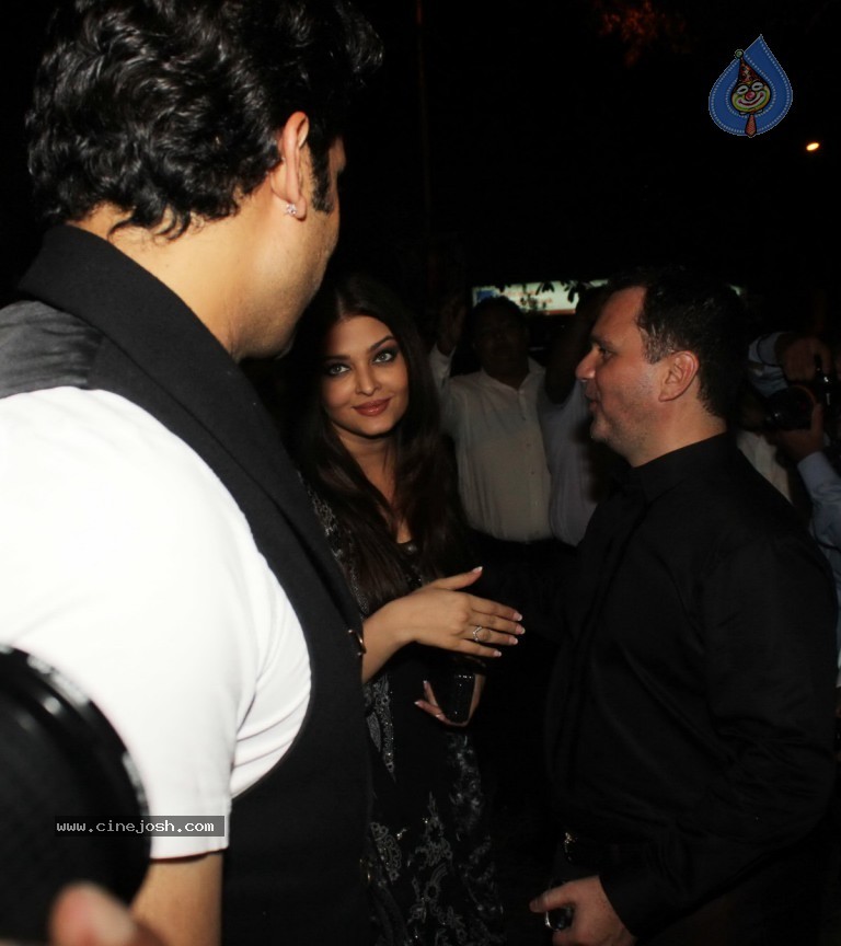 Celebs at Sunny n Anu Dewan Christmas Party - 40 / 64 photos