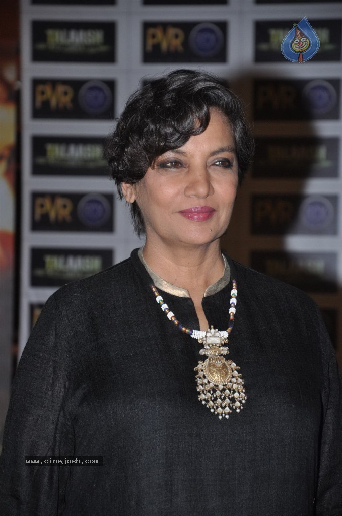 Celebs at Talaash Premiere - 7 / 59 photos