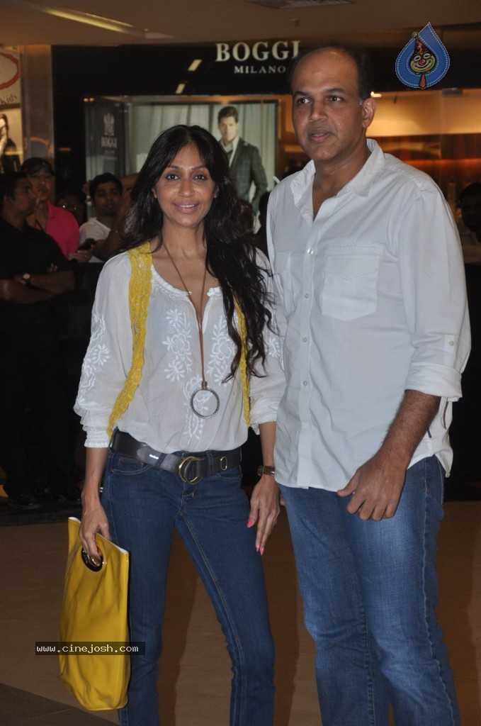 Celebs at Talaash Premiere - 31 / 59 photos