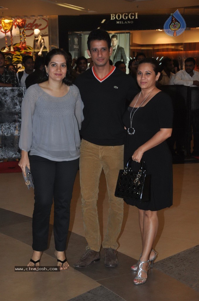 Celebs at Talaash Premiere - 34 / 59 photos