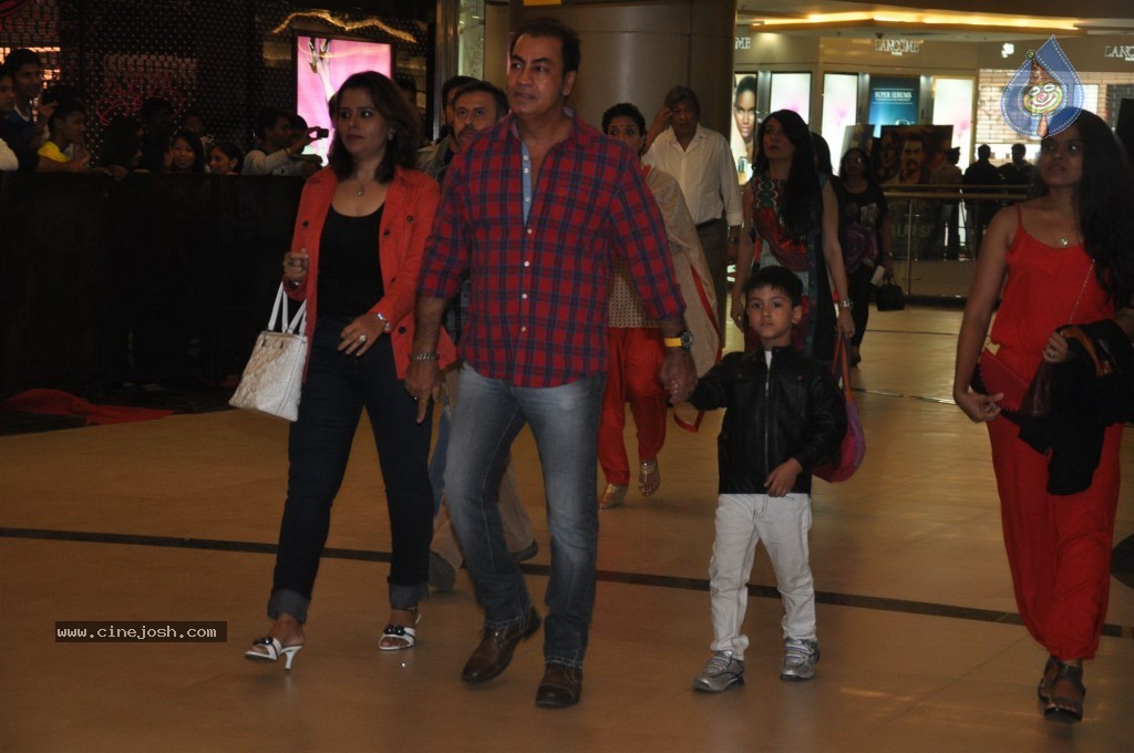 Celebs at Talaash Premiere - 47 / 59 photos