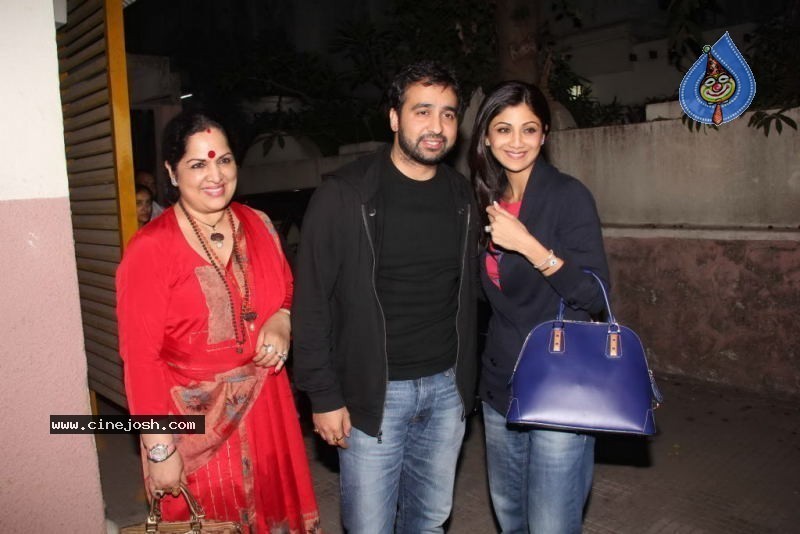 Celebs at Tanu Weds Manu Premiere Show - 28 / 42 photos